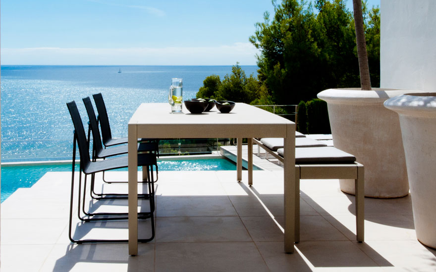 TRIBU Arc - Chaise et fauteuil bas inox laqué