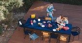 Table rallonge aluminium chaises de jardin surprising-plateau-alto-dessous de plat trefle et banane lampe exterieur mooon miel de Fermob