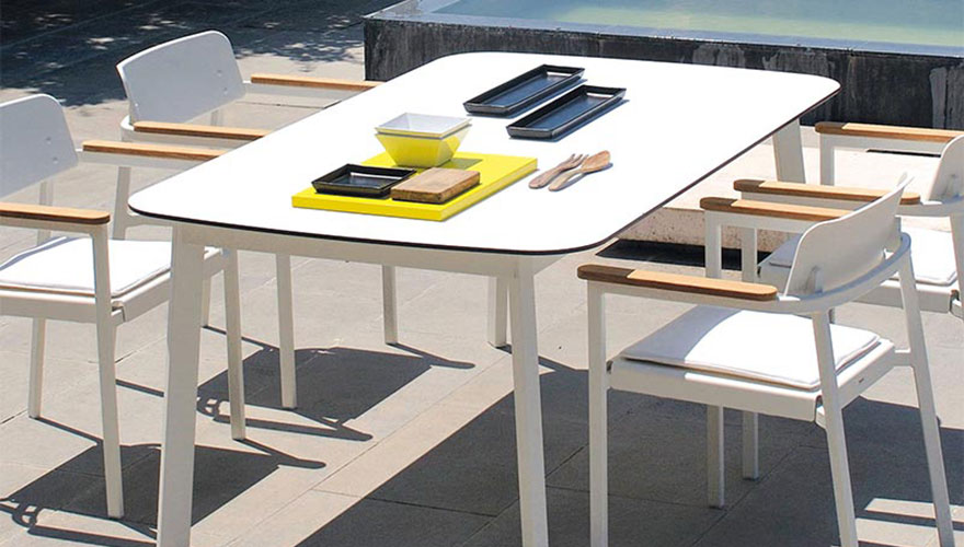 Table Shine plateau HPL et structure aluminium